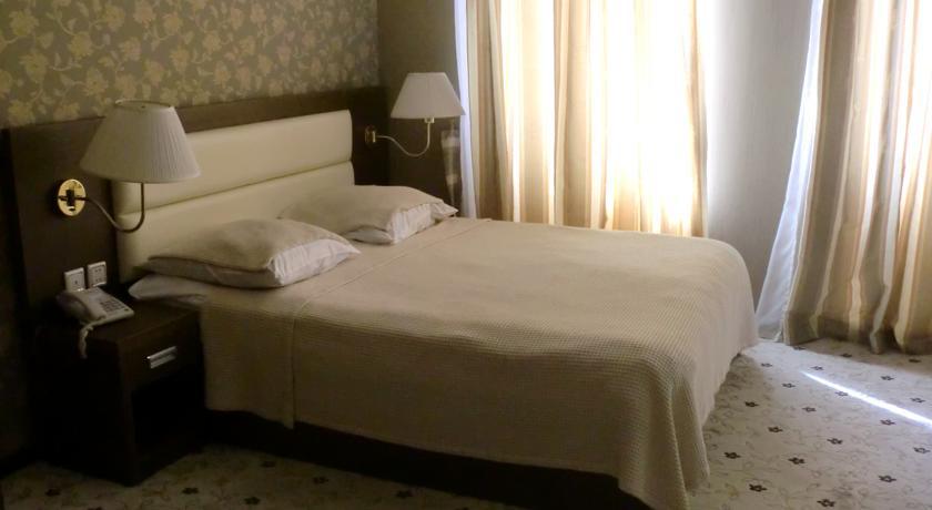 Hotel Cristal Palace Tbilisi Esterno foto